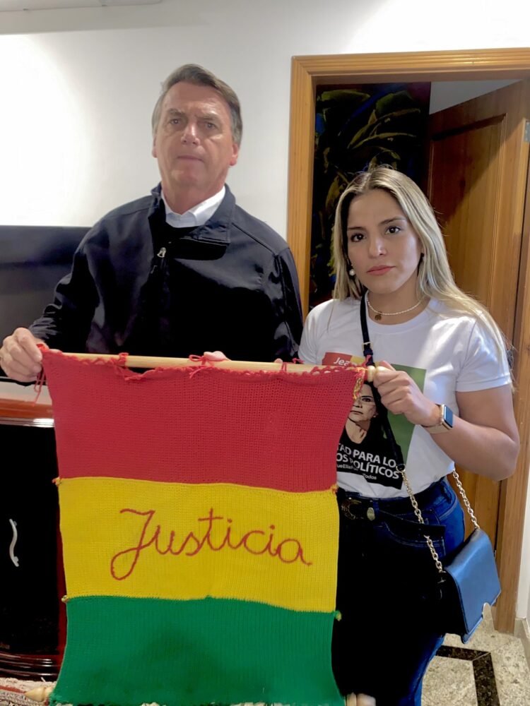 Áñez agradece a Bolsonaro el haber ‘escuchado’ a su hija Carolina