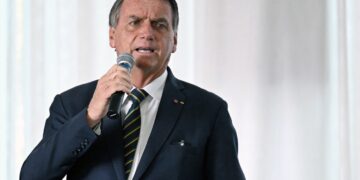 Bolsonaro vuelve a cuestionar la fiabilidad del sistema electoral en Brasil