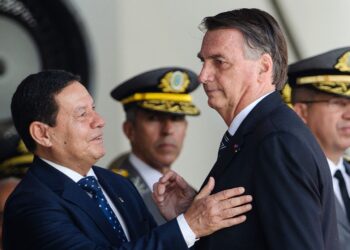 Mourao cuenta que Bolsonaro estaba 'medio triste' tras su derrota.