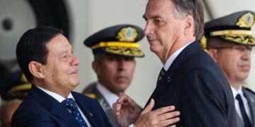 Mourao cuenta que Bolsonaro estaba 'medio triste' tras su derrota.