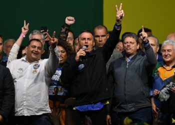 Justicia de Brasil tacha de mentirosas críticas a sistema electoral atribuidas al partido de Bolsonaro