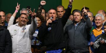 Justicia de Brasil tacha de mentirosas críticas a sistema electoral atribuidas al partido de Bolsonaro