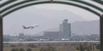 Al menos dos bomberos han fallecido en el Aeropuerto Internacional Jorge Chávez, en la capital peruana de Lima.