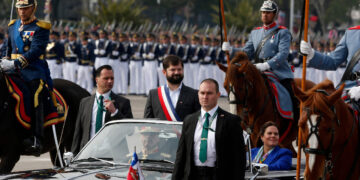 Boric protagoniza su primera Parada Militar de las Fuerzas Armadas de Chile con algunos pitos y abucheos