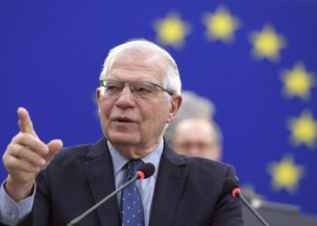 Borrell, busca formas de que los Estados miembros se comprometan con la financiación del envío de armas a Ucrania.