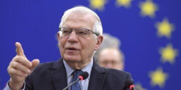 Borrell, busca formas de que los Estados miembros se comprometan con la financiación del envío de armas a Ucrania.