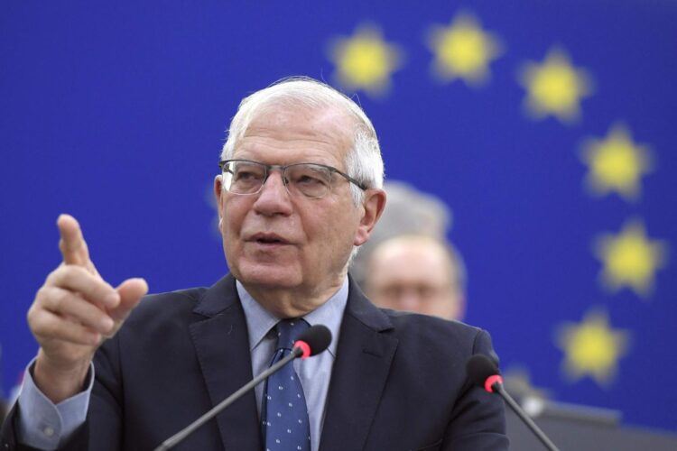 Borrell, busca formas de que los Estados miembros se comprometan con la financiación del envío de armas a Ucrania.