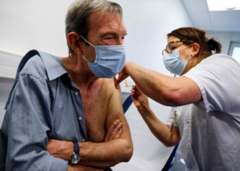 Bruselas autorizó la comercialización de la dosis de refuerzo para de la vacuna contra la COVID-19 del laboratorio Sanofi.