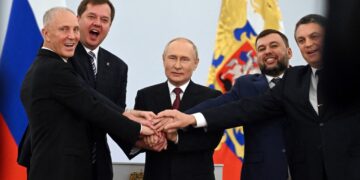 Bruselas dice que anexión anunciada por Putin ‘no cambia nada’: ‘Los territorios ocupados son ucranianos’