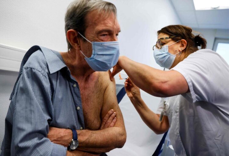 Bruselas autorizó la comercialización de la dosis de refuerzo para de la vacuna contra la COVID-19 del laboratorio Sanofi.