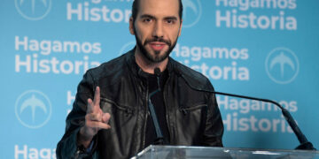 Bukele convirtió a El Salvador en el primer país en que acepta como medio de pago legal el Bitcoin.
