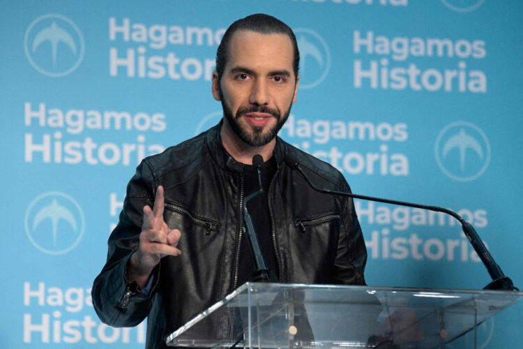 Bukele convirtió a El Salvador en el primer país en que acepta como medio de pago legal el Bitcoin.
