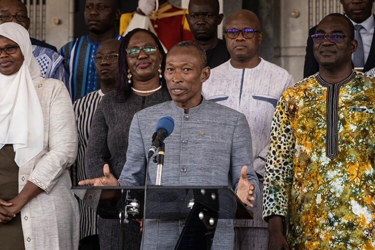 Manifestantes piden que las Fuerzas Especiales francesas dejen Burkina Faso en 72 horas