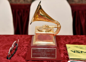 El Grammy es la estatuilla de un gramófono bañada en oro. Foto: AFP