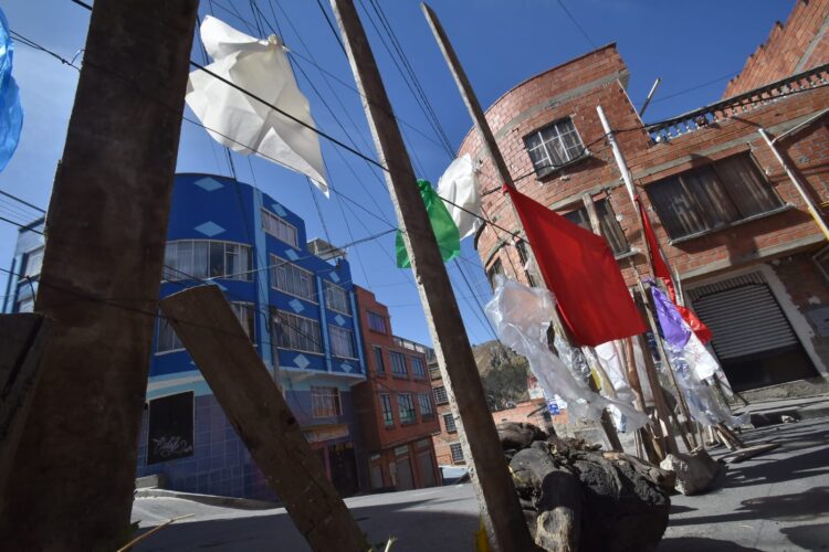 Familias que habitan Villa El Carmen buscan paz en la zona. Foto: @APGNoticiasBo