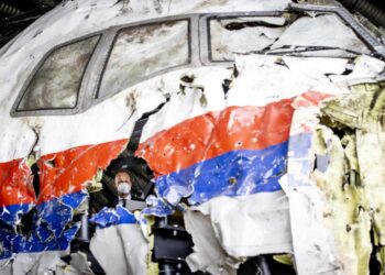Un tribunal neerlandés condenó a tres hombres a cadena perpetua por el derribo en 2014 de un avión.