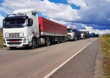 Del Castillo informa que no hay cercos en Santa Cruz y ‘dirigidos’ continúan con medidas