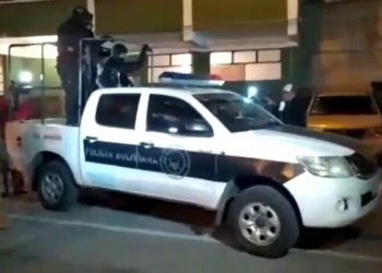 Camacho es trasladado a Chochocoro en medio de una caravana policial