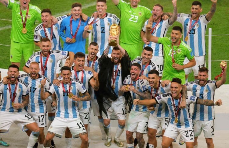 Argentina espera recibir a Messi y sus otros héroes campeones del mundo