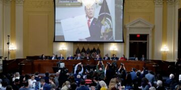 El comité que investiga el asalto al Capitolio vota a favor de que el expresidente Trump testifique bajo juramento