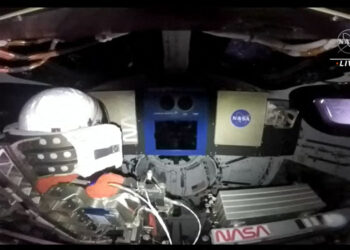 En el tercer día de su misión rumbo a la Luna, la cápsula Orion "supera las expectativas", aseguró la Nasa el viernes.