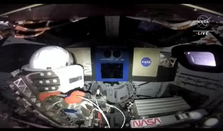 En el tercer día de su misión rumbo a la Luna, la cápsula Orion "supera las expectativas", aseguró la Nasa el viernes.