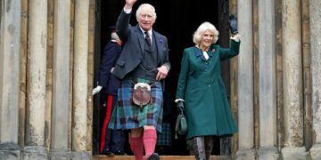 El rey Carlos III y Camila reaparecen en público por primera vez tras el funeral de Isabel II