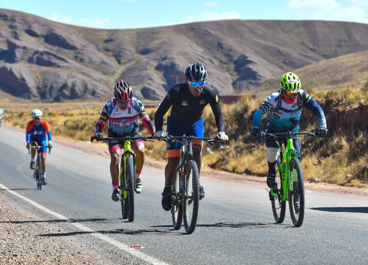 samuel canaviri_triunfa_carrera_ciclismo_coro coro