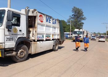 Los comunarios del Distrito 14 de Santa Cruz levantaron de forma temporal el bloqueo. Foto: GAMSC