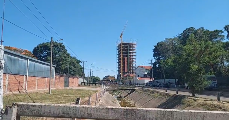 Luego de la suspensión del paro, descontentos atacan e intentan quemar la casa de Calvo