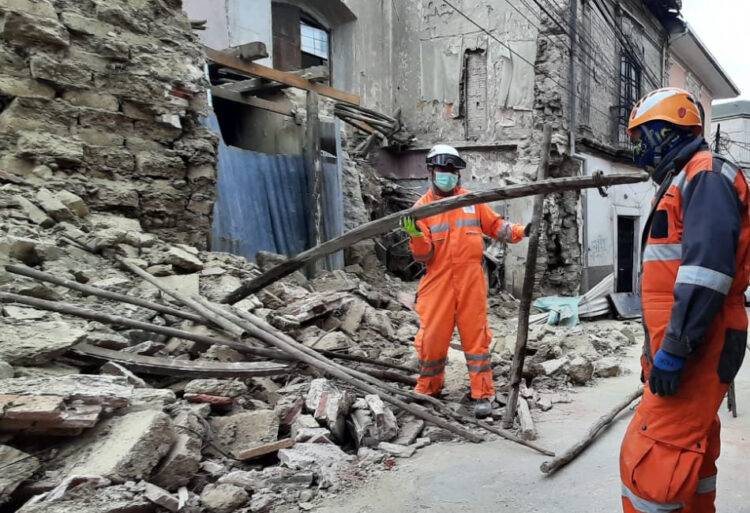 Las lluvias provocan la caída del muro de una casa patrimonial en La Paz