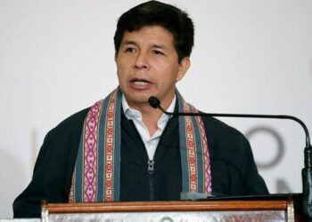 Presidente de Perú asegura que cooperará con investigación de fiscalía