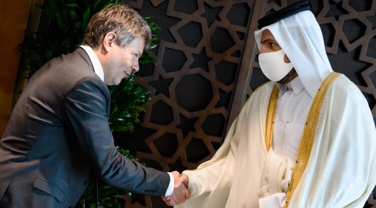 El acuerdo de suministro de gas por parte de Catar, se dio durante una visita a Doha del ministro alemán de Economía, Robert Habeck. Foto: DW.