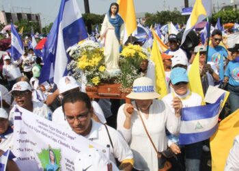 Católicos nicaragüenses celebran a su santo, pese a vigilancia policial