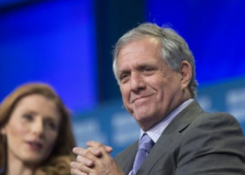 Leslie Moonves, entonces director ejecutivo de la CBS, durante un foro de debate el 29 de abril del año 2015 en Beverly Hills, al oeste de EEUU. Foto: AFP.