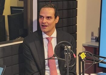 El exsecretario ejecutivo de la CIDH, Paulo Abrão, en una entrevista en La Razón Radio. Foto: Rubén Atahuichi