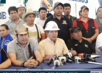Sectores sociales cruceños advierten cerco y desabastecimiento de combustibles si opositores continúan con el paro indefinido. Captura: Bolivia TV.