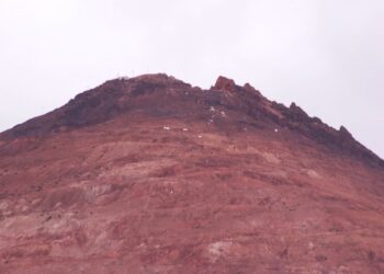 Imagen que muestra la deformación del cerro Rico de Potosí. Foto: APG.