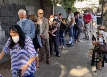 Chile comienza la vacunación masiva de la cuarta dosis en plena ola de contagios