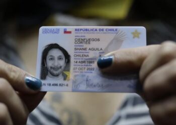 Chile expide el primer documento de identidad a una persona no binaria