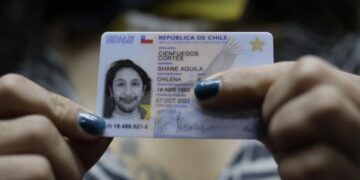 Chile expide el primer documento de identidad a una persona no binaria