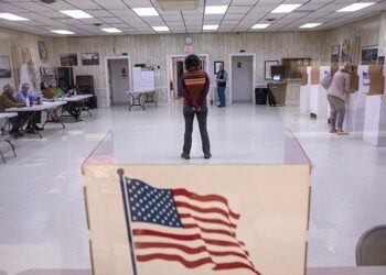 Colegios electorales de EEUU han comenzado a cerrar las puertas después de una jornada electoral.