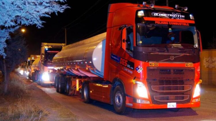Santa Cruz podría sufrir desabastecimiento de combustibles en 48 horas. Foto: YPFB.