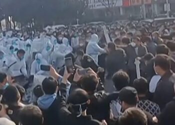 La ‘ciudad iPhone’ de China endurece sus medidas anticovid tras unas protestas violentas