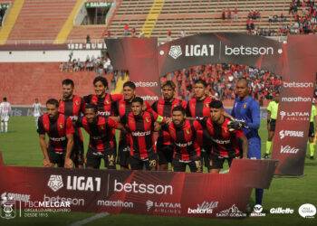 Clubes y futbolistas condenan racismo tras lanzamiento de un plátano a jugador en Perú