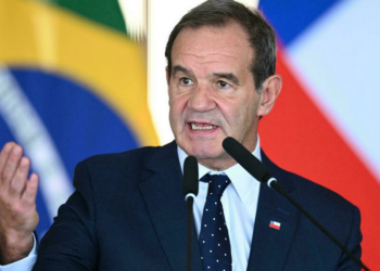 Canciller de Chile renuncia en medio de crisis migratoria en el norte del país