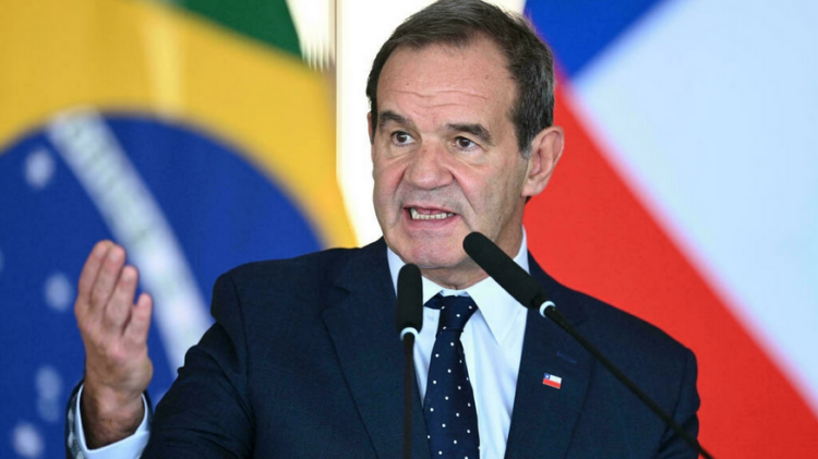 Canciller de Chile renuncia en medio de crisis migratoria en el norte del país