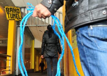 Aprehenden a ‘cogoteros’ de El Alto que utilizaban como anzuelo a una mujer