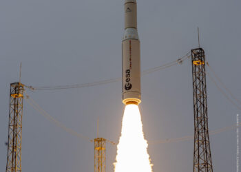 El cohete Vega-C despega para realizar su vuelo inaugural VV21 el 13 de julio de 2022 en Kourou, en la Guayana Francesa. Foto: AFP.
