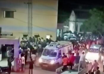 Al menos 60 muertos en el colapso de un puente colgante en India